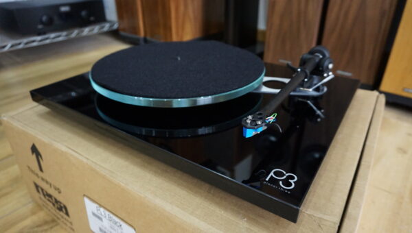 Rega P3 Gloss Black with Elys 2 MM fitted Used