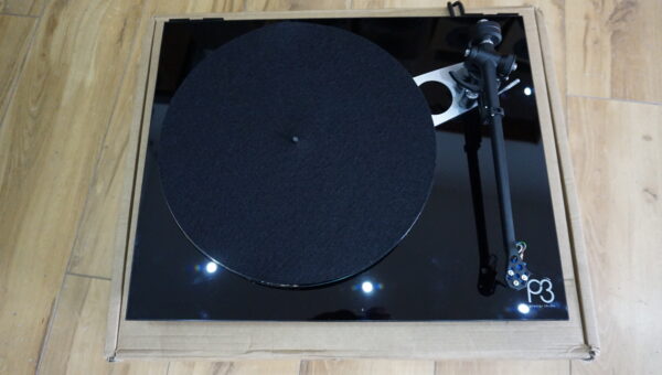 Rega P3 Gloss Black with Elys 2 MM fitted Used - Image 3