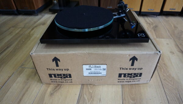 Rega P3 Gloss Black with Elys 2 MM fitted Used - Image 4