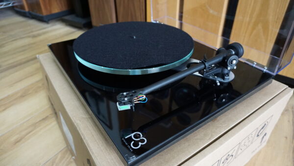 Rega P3 with Audio Technica VM95e Cartridge Used - Image 3