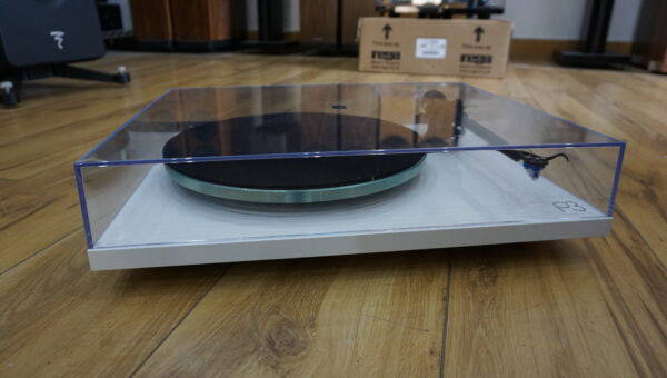 Rega P3 in white with brand new Elys 2 Used - Image 5