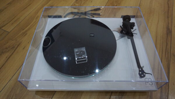 Rega P3 in white with brand new Elys 2 Used - Image 2