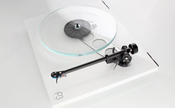 Rega P3 Gloss white Used with New Exact cartridge fitted.