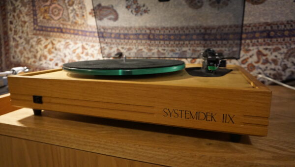 Systemdek 11X turntable with Systemdek Arm and AT VM95E cartridge Used