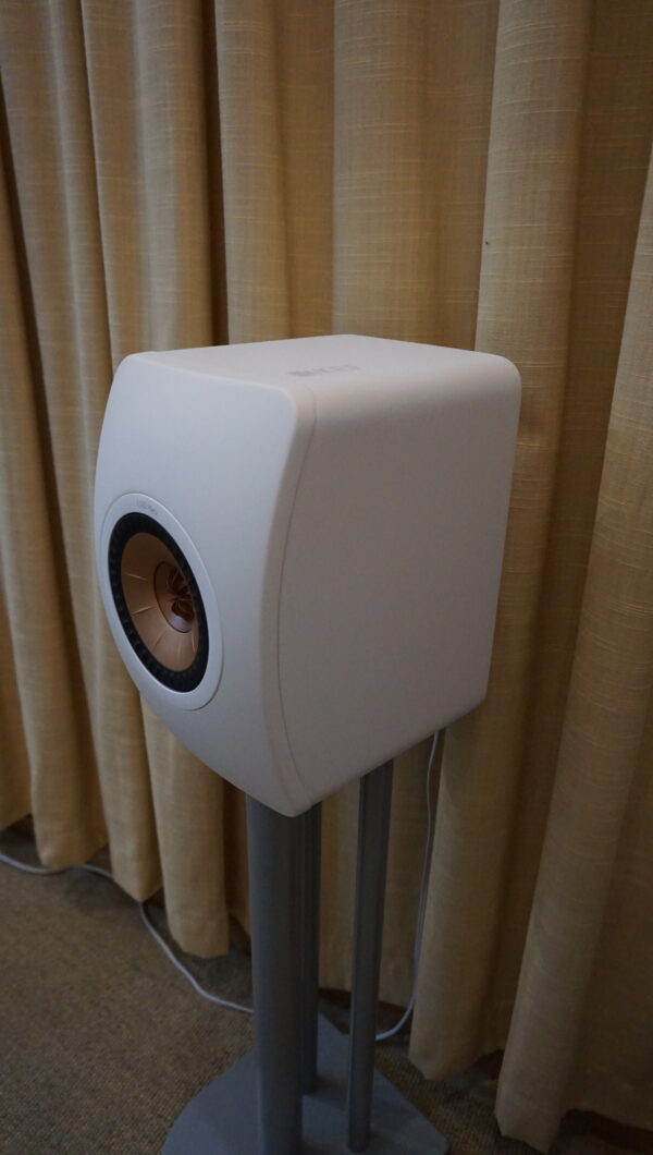 Kef LS50 meta speakers in white USED