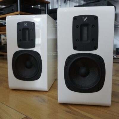 Quad S2 compact speakers in white gloss Used