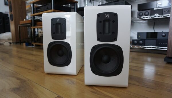 Quad S2 compact speakers in white gloss Used