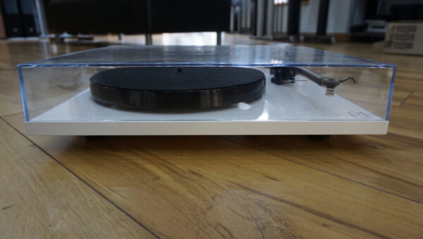 Rega P1 Plus in white Used - Image 3