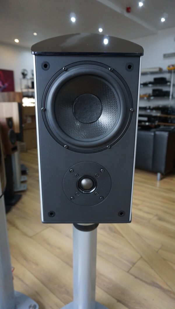 Wilson Benesch Discovery loudspeakers in silver/Carbon USED - Image 3