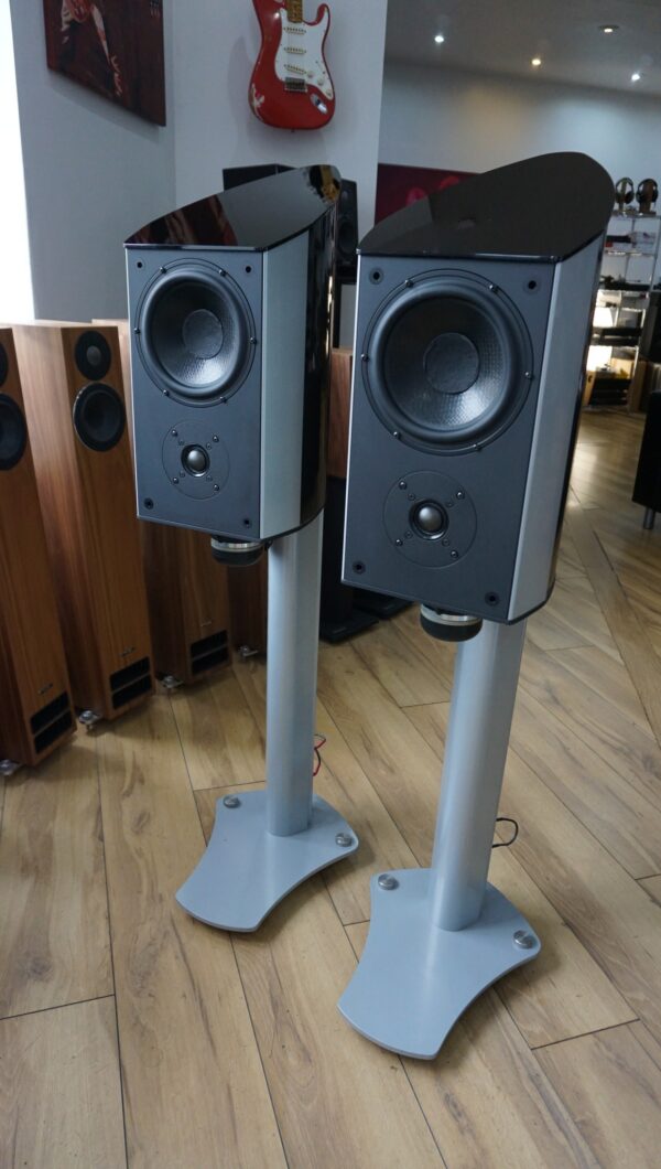 Wilson Benesch Discovery loudspeakers in silver/Carbon USED