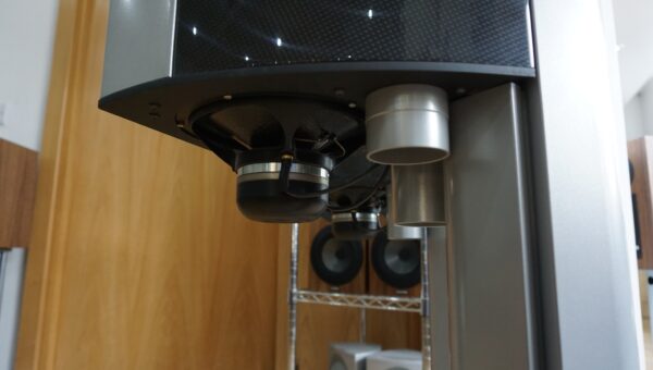 Wilson Benesch Discovery loudspeakers in silver/Carbon USED - Image 6