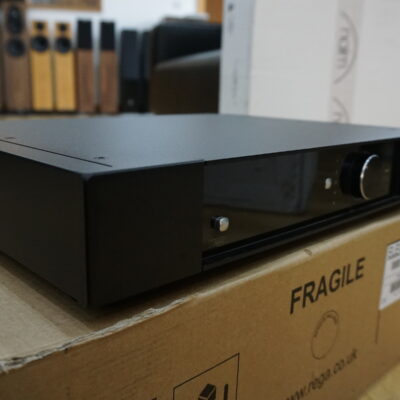 Rega Elex R