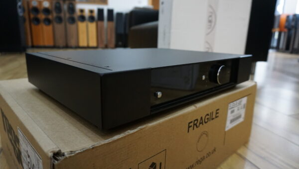 Rega Elex R