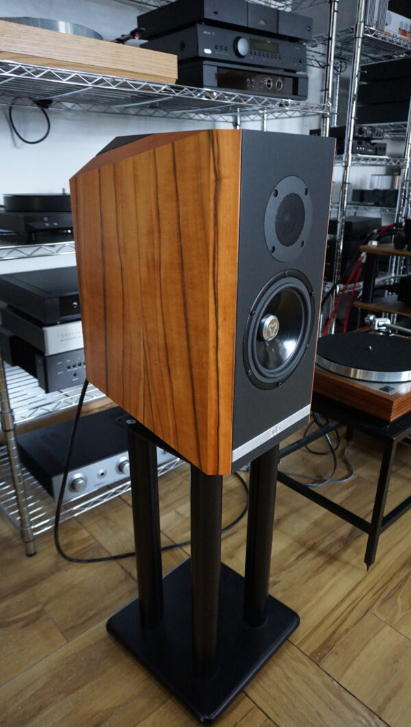 Kudos Titan 505 speakers in Tineo with stands USED - Image 2