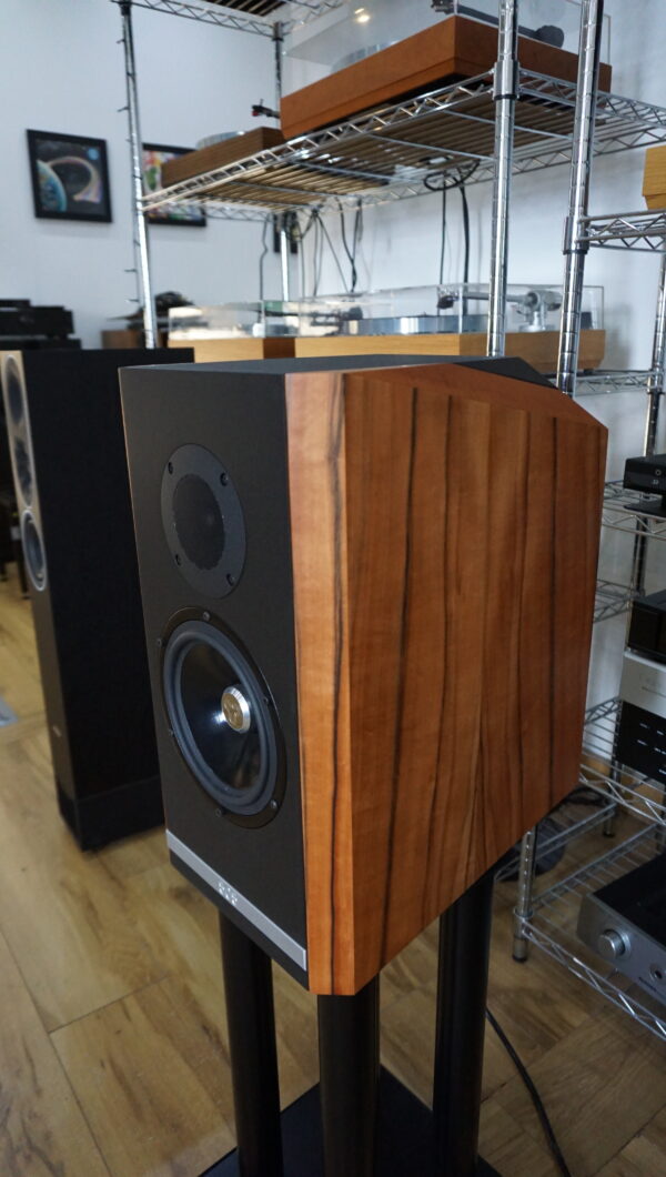 Kudos Titan 505 speakers in Tineo with stands USED - Image 4