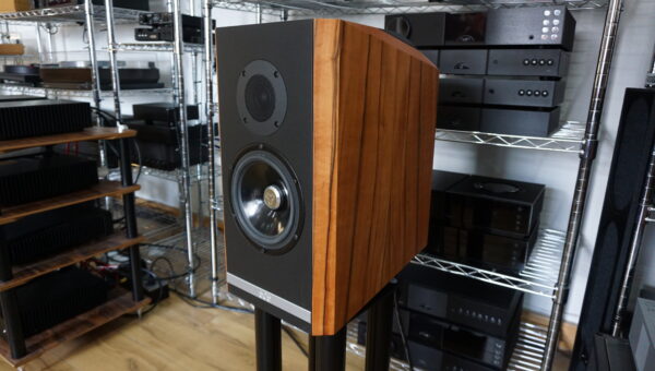 Kudos Titan 505 speakers in Tineo with stands USED