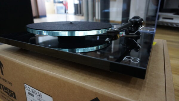 Rega P3 with ND5 Used Gloss black - Image 3