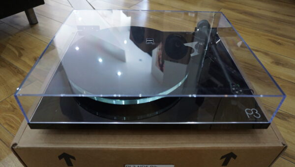 Rega P3 with ND5 Used Gloss black - Image 5