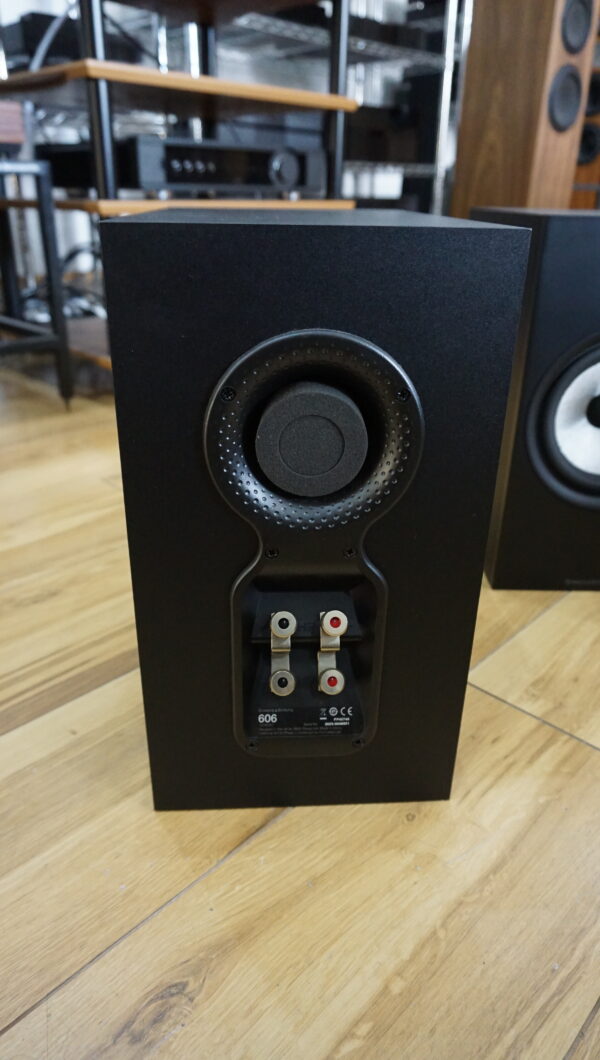B&W 606 loudspeakers (compact) Used - Image 5