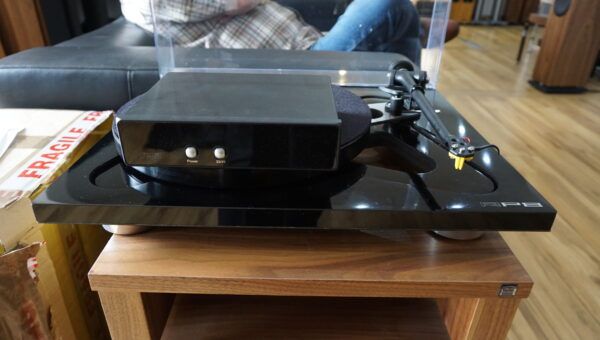 Rega RP8 turntable Used - Image 4