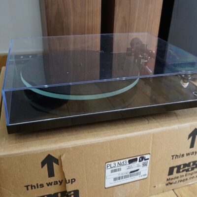 Rega P2 gloss black with AT MM cart USED