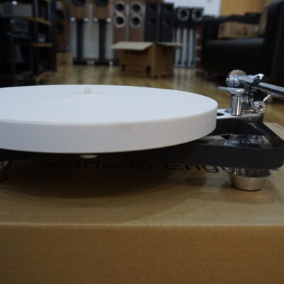 Rega Naia Reference Turntable w/ HANA Umami Red Used