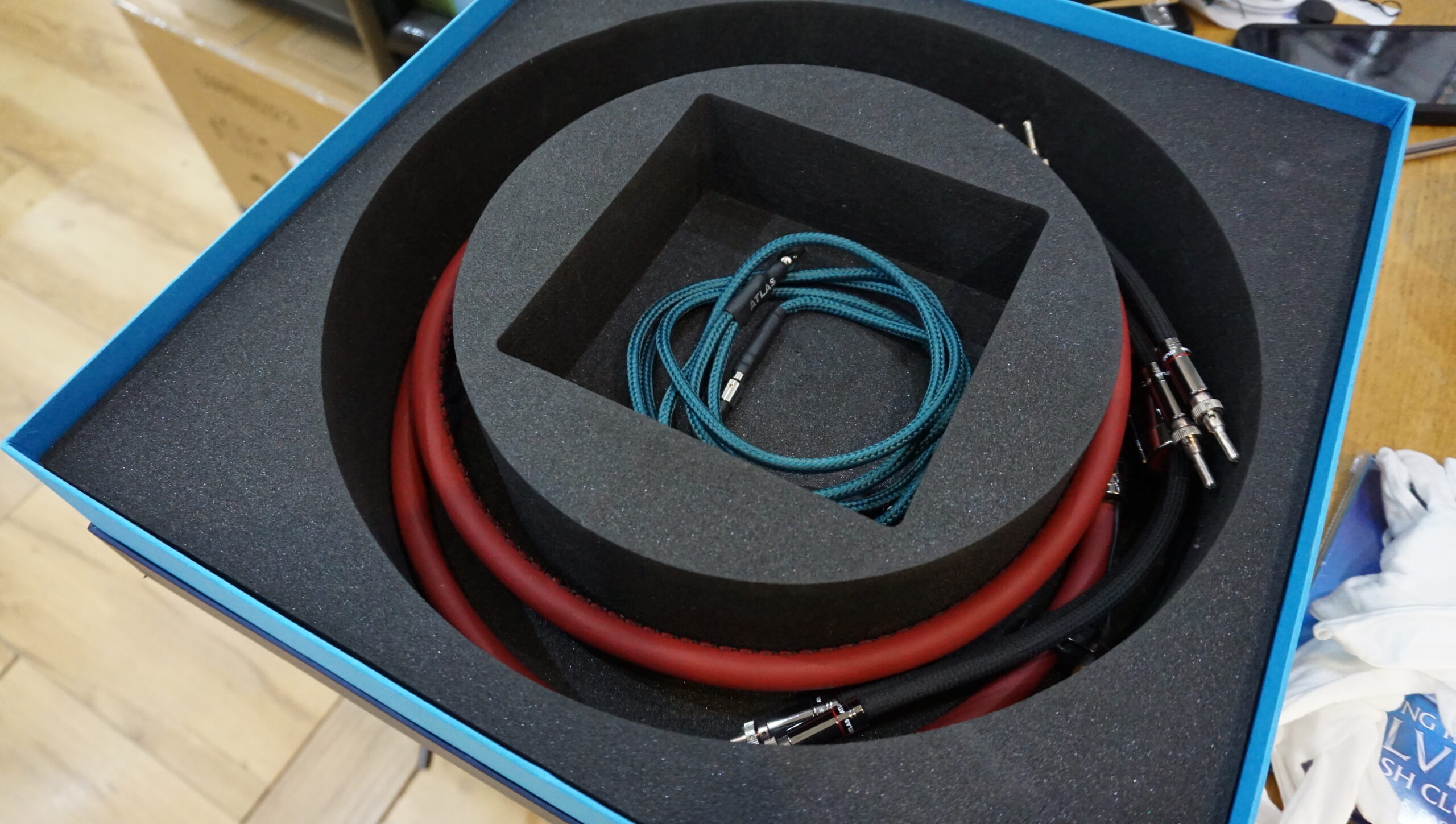 Atlas Ascent Luxe speaker cable 2 x 1m pair terminated Used