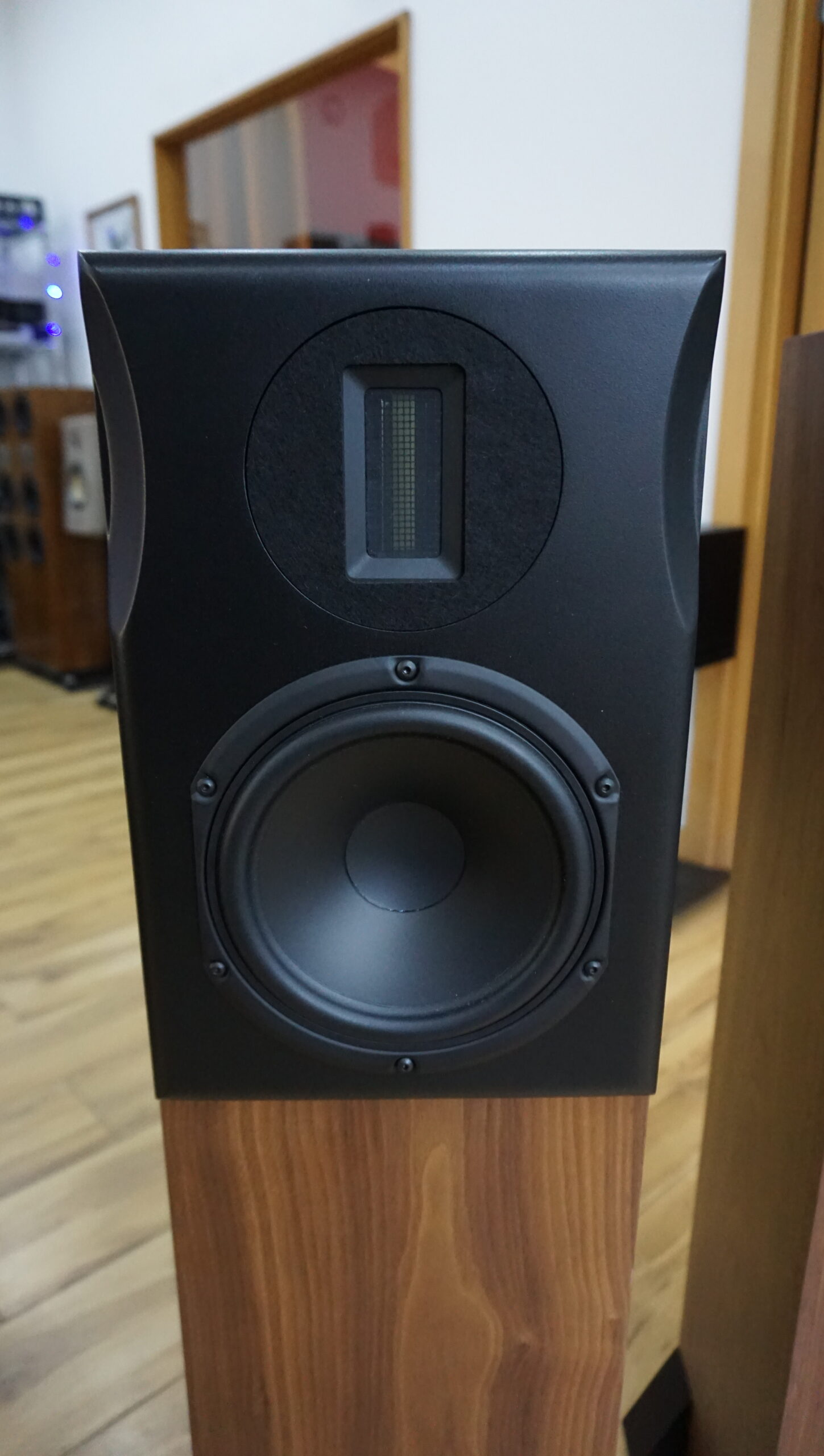 Neat Orkestra loudspeakers in walnut Used - Image 4