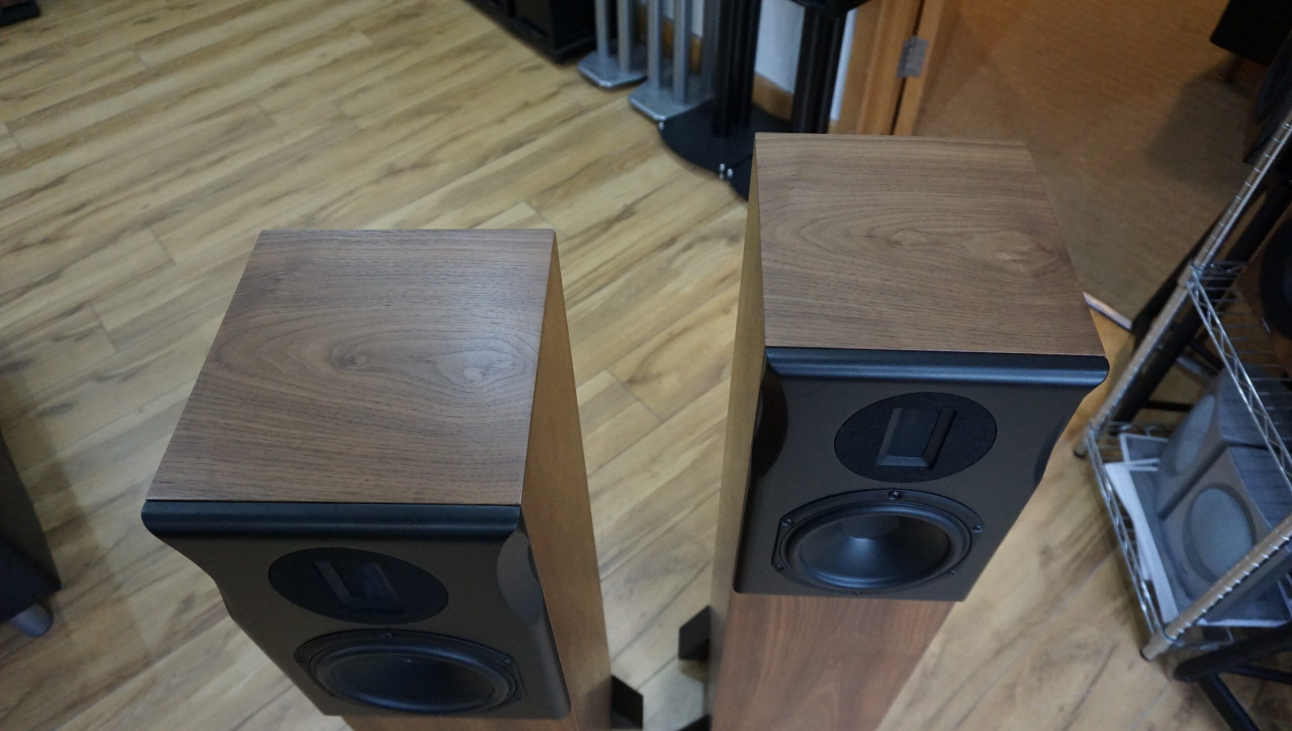Neat Orkestra loudspeakers in walnut Used - Image 5