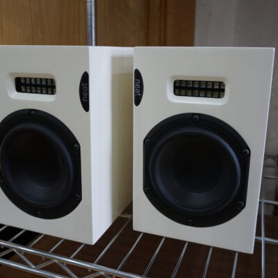 Neat Iota compact speakers in white Used