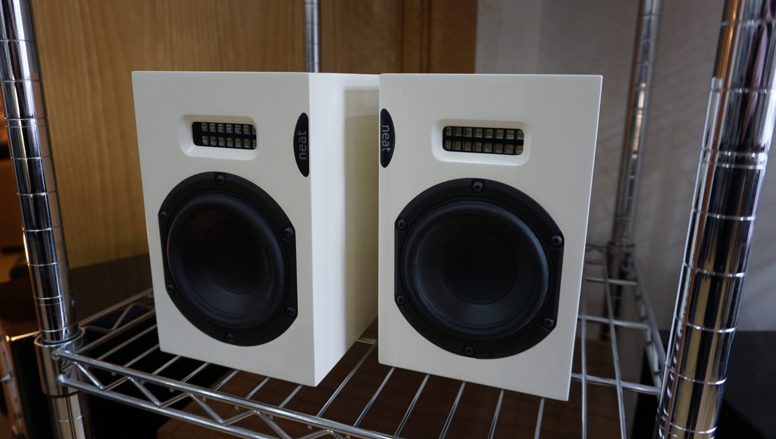 Neat Iota compact speakers in white Used