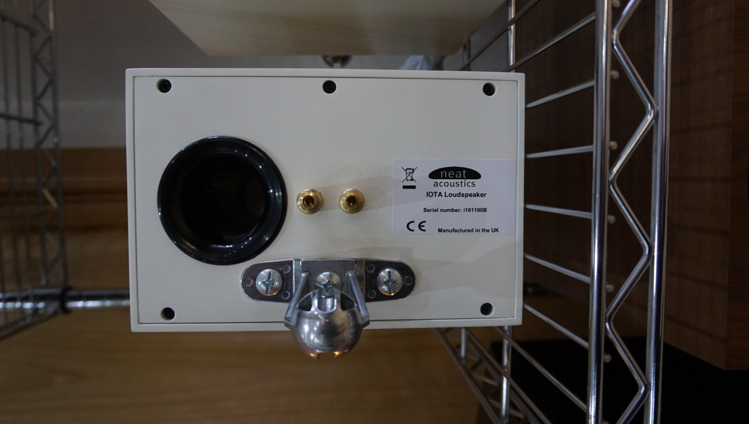 Neat Iota compact speakers in white Used - Image 4