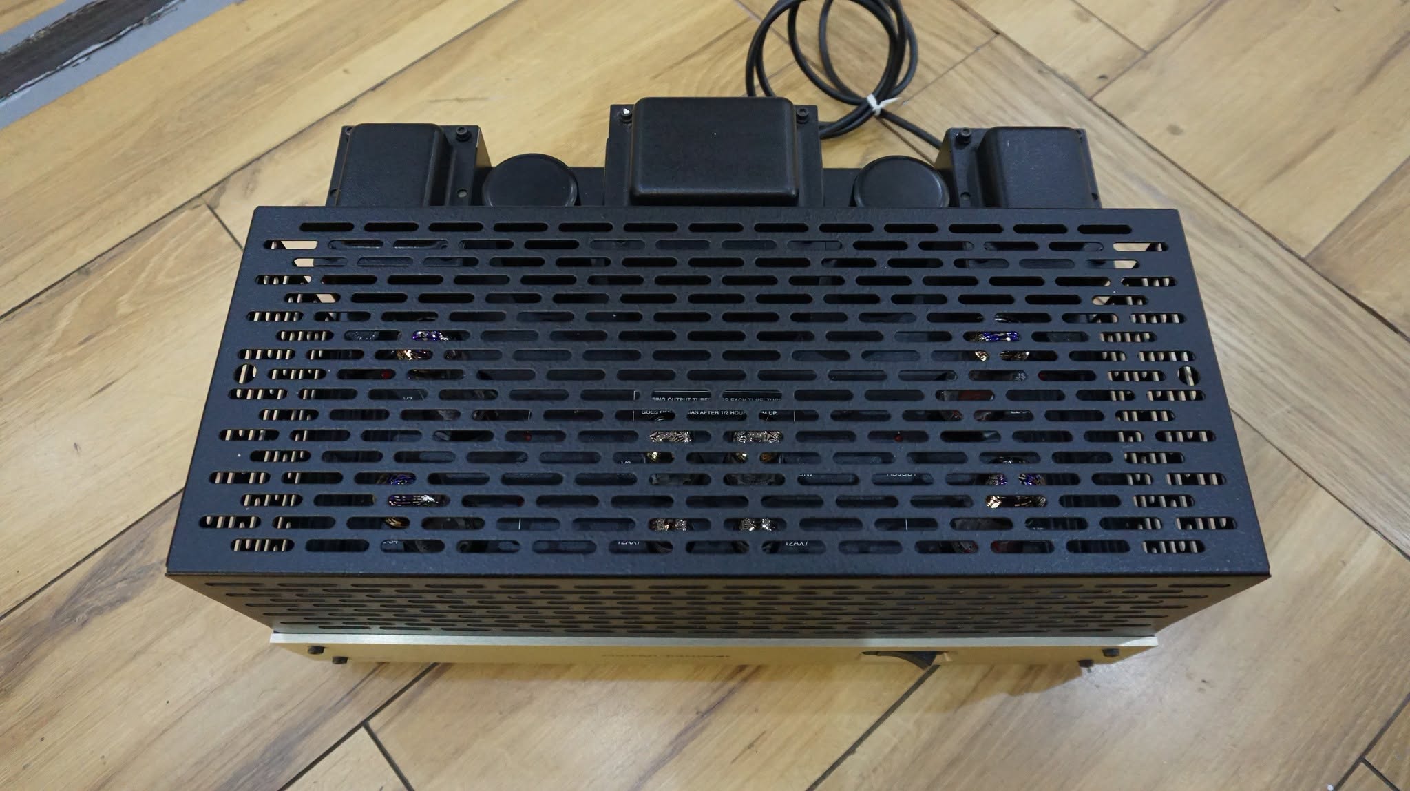 Conrad Johnson MV55 Power amp Used - Image 3