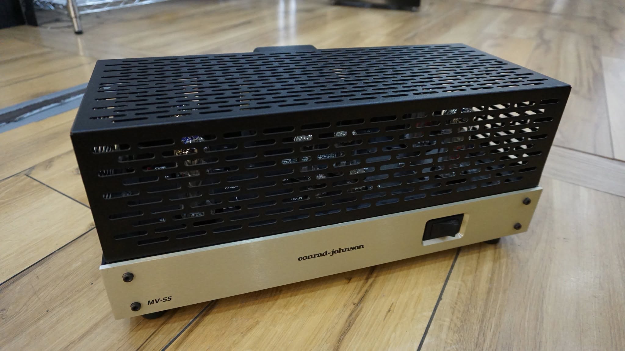 Conrad Johnson MV55 Power amp Used - Image 4