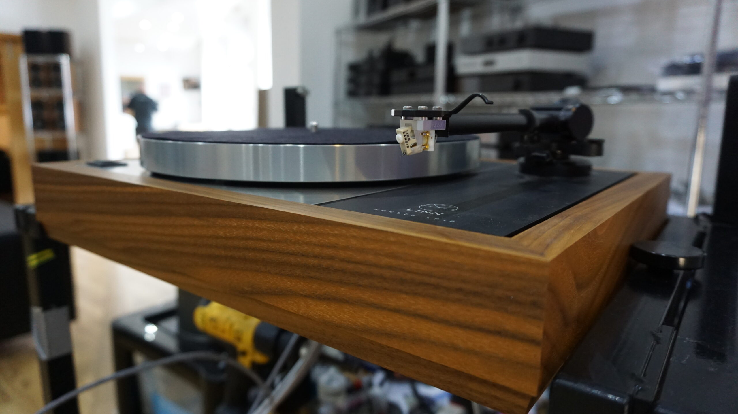 LINN LP12 in walnut (read for spec) - Image 4