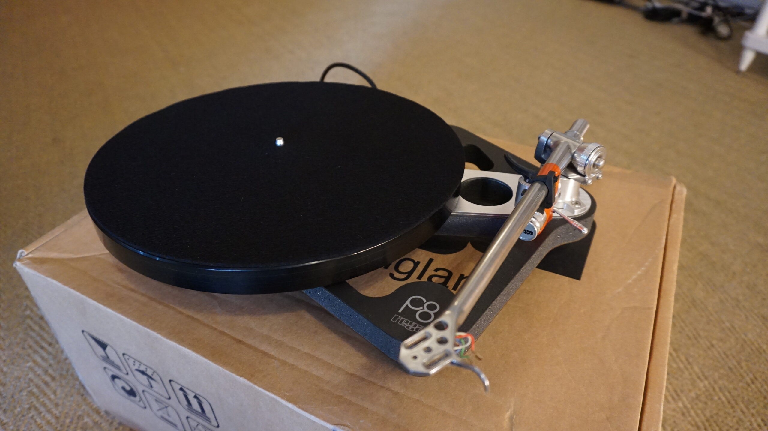 Rega P8 Upgraded with RB2000 arm. Used - Image 4