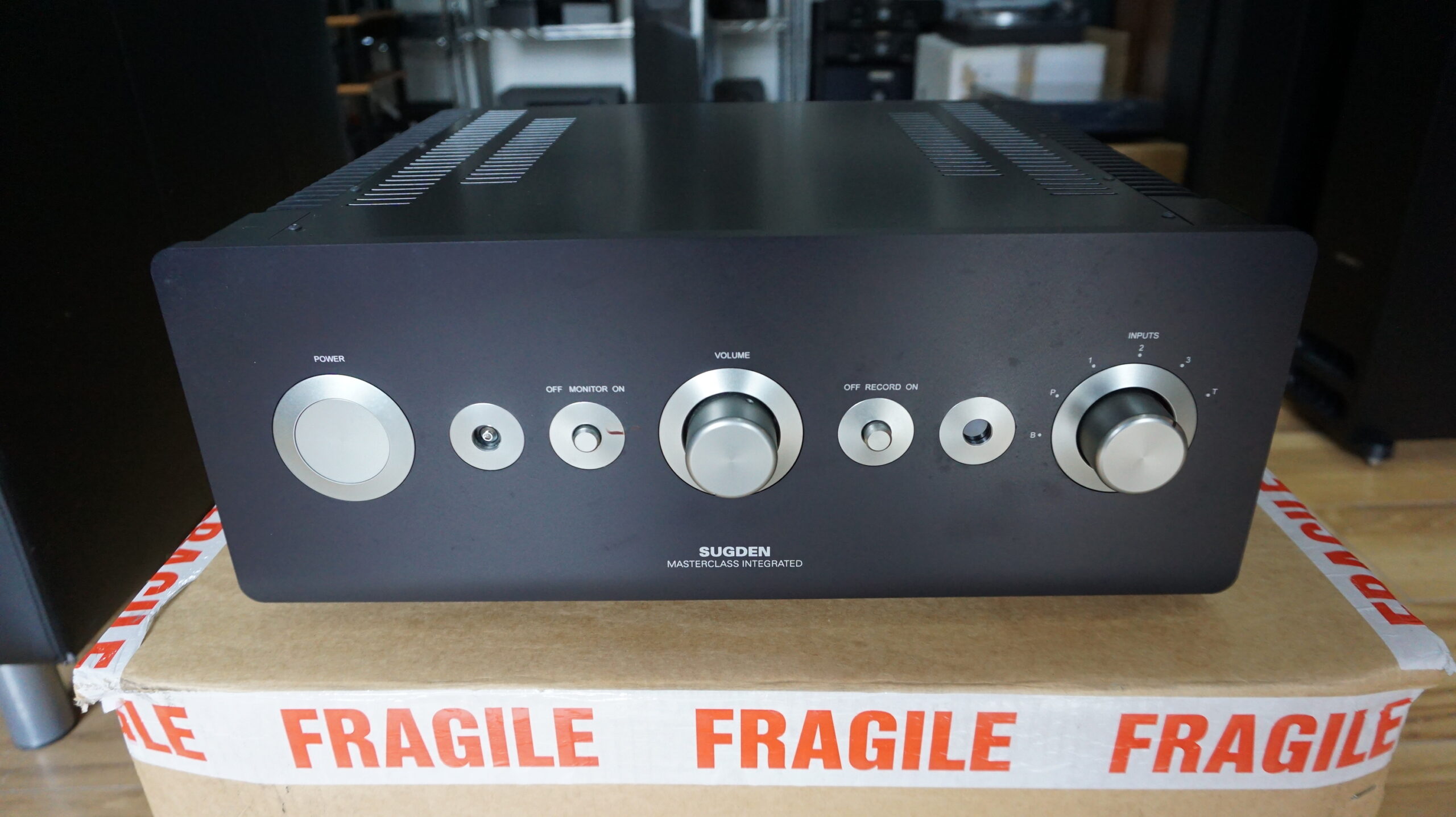 Sugden IA4 integrated amp in black Used 1 year warranty - Image 2
